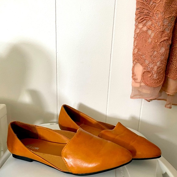Mat & Nat Vegan Leather tan flats - Picture 1 of 3